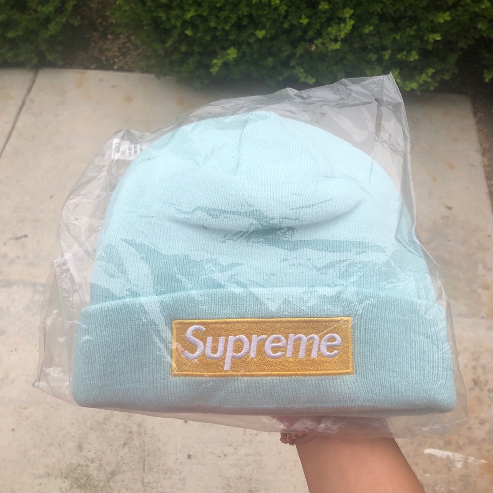 Supreme(FW17) Ice Blue Beanie